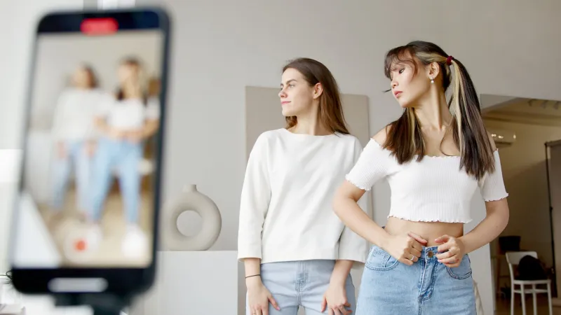Nice Try, Bestie: How Fans Are Absolutely Destroying Celebrities Who Fake 'Organic' Viral Moments